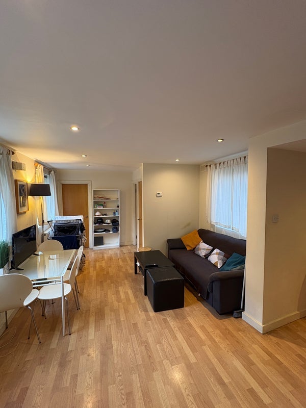 Room Furmage Street in Greater London