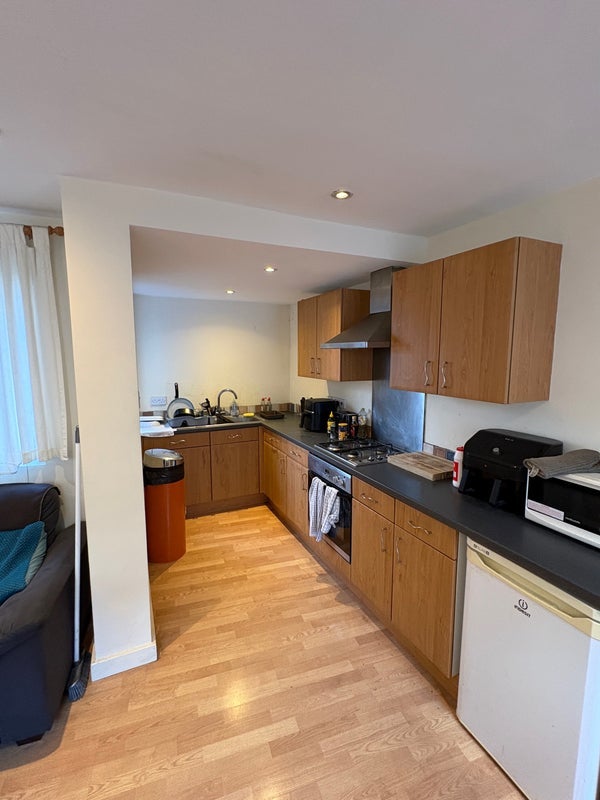 Room Furmage Street in Greater London