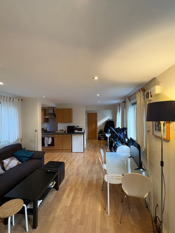 Room Furmage Street in Greater London