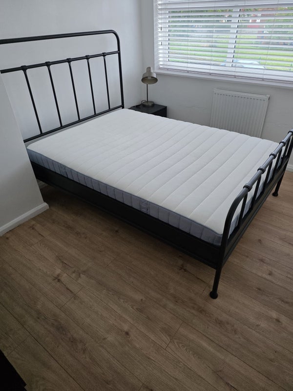 Room Boyle Avenue in Warrington
