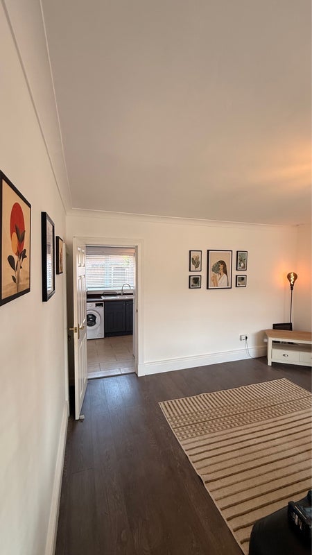 Room Boyle Avenue in Warrington