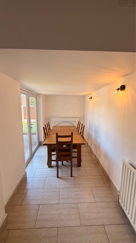 Room Boyle Avenue in Warrington