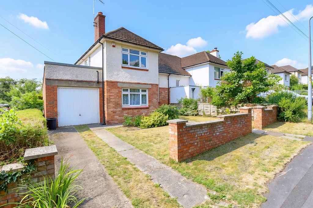 House Midway Lane in Llantilio Pertholey