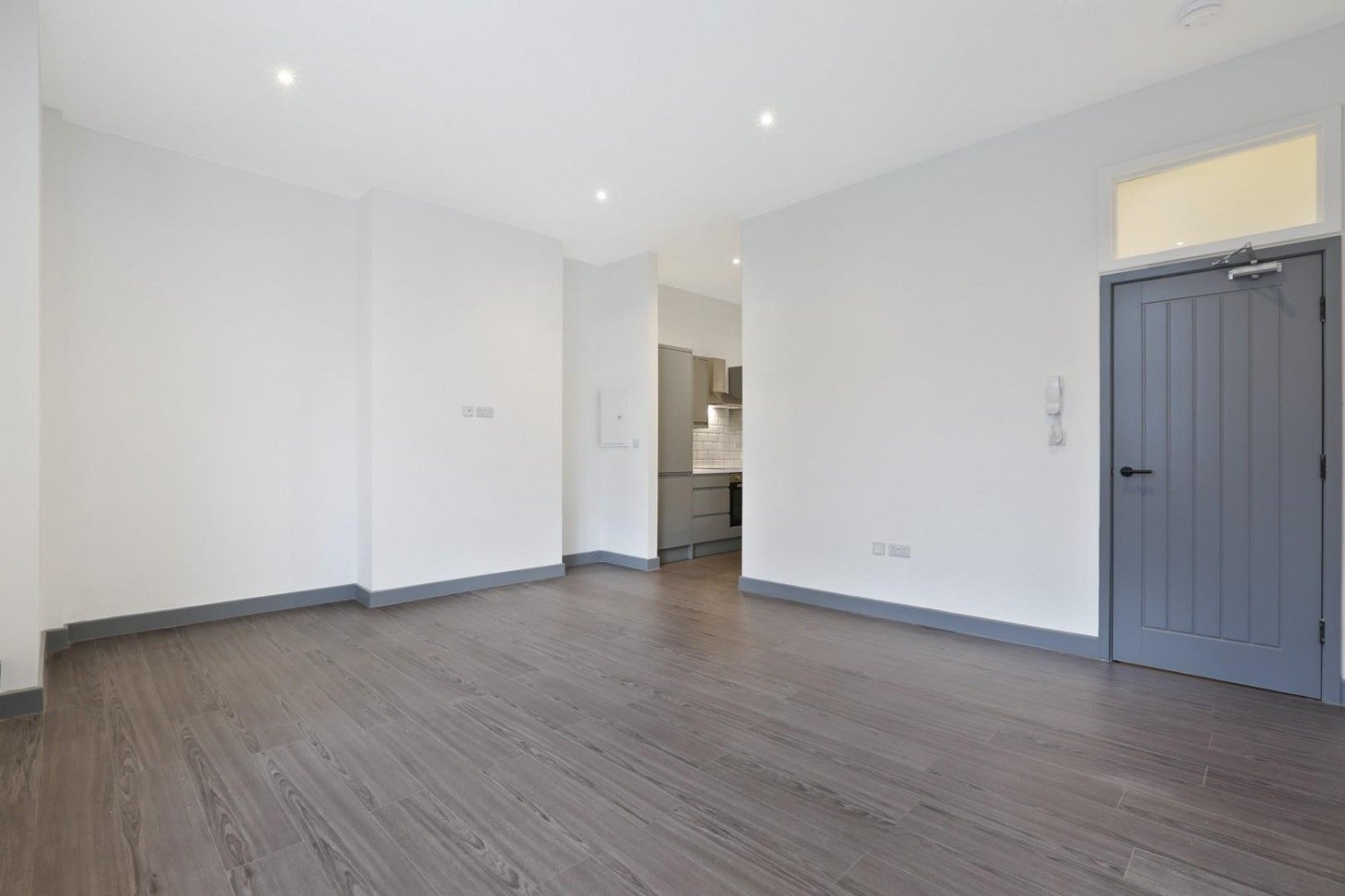 Flat Camberwell Road in Greater London