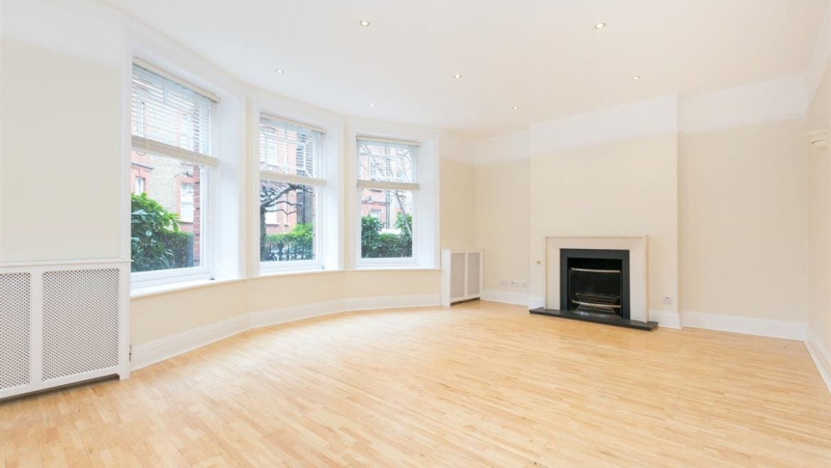 Flat Wynnstay Gardens in Greater London
