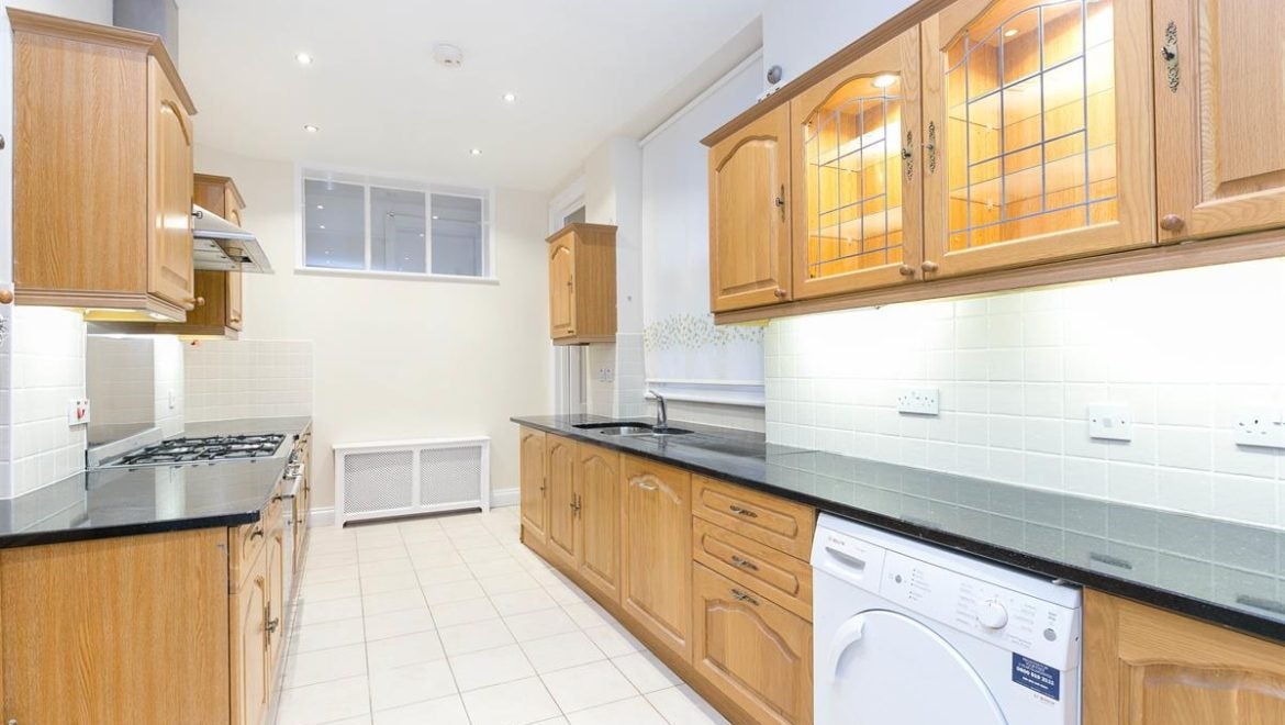 Flat Wynnstay Gardens in Greater London