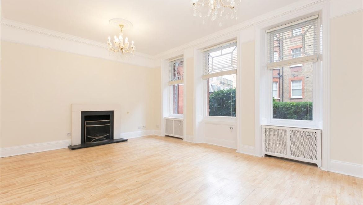 Flat Wynnstay Gardens in Greater London