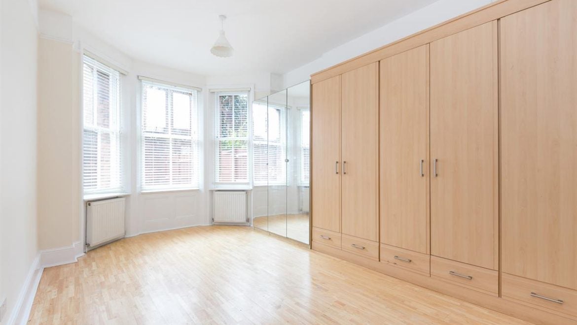 Flat Wynnstay Gardens in Greater London