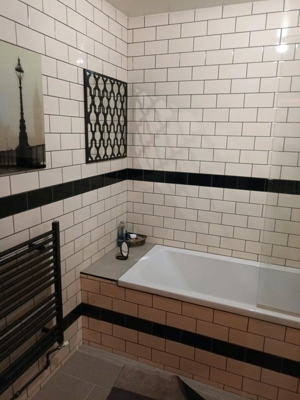 Room Ferndale Road in Greater London