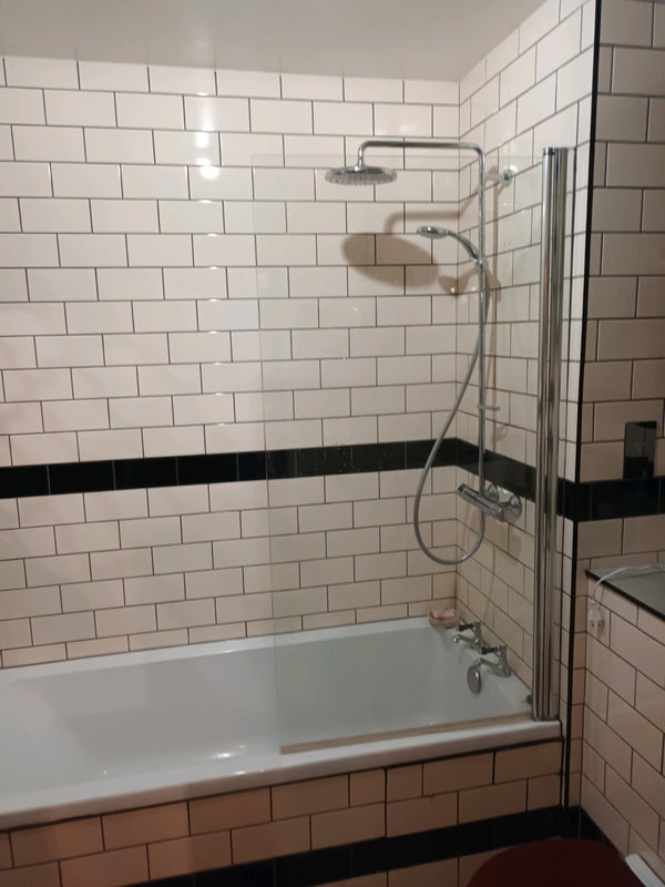 Room Ferndale Road in Greater London