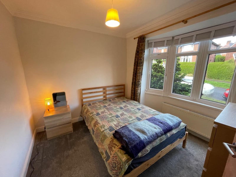Room Lees Hall Road in Sheffield