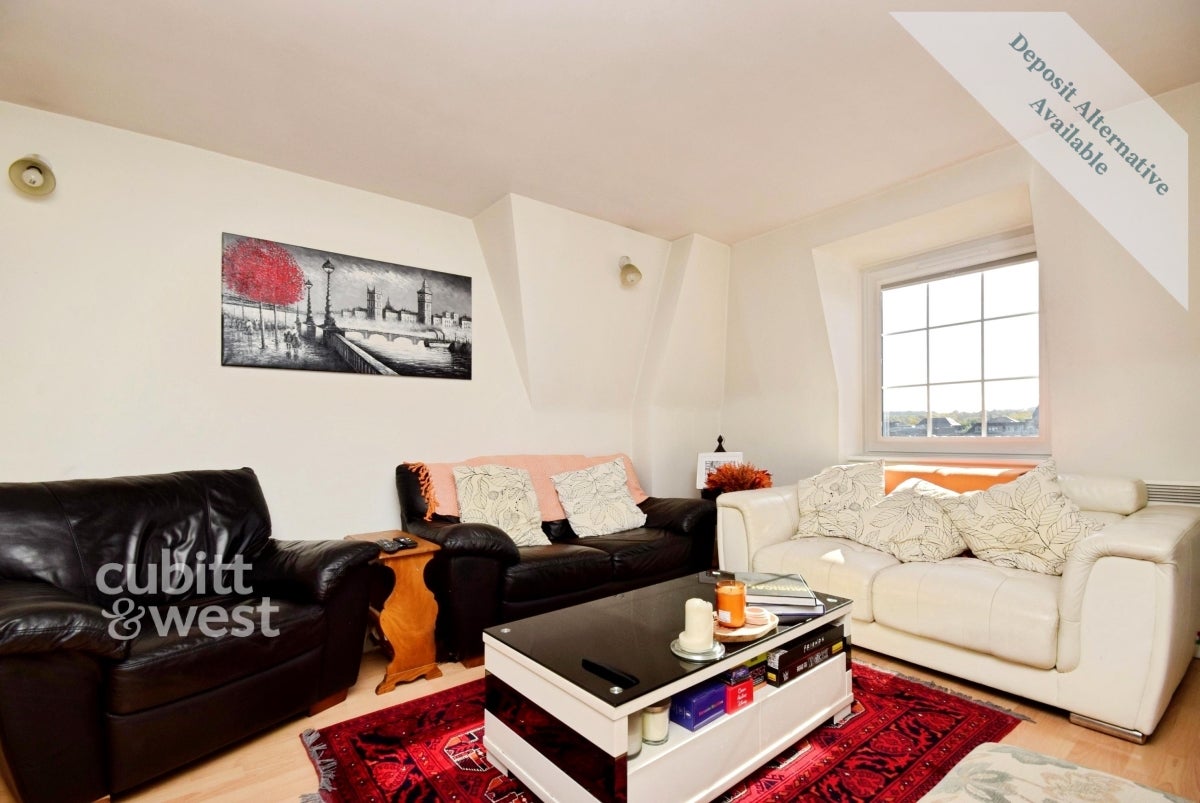 Flat Wheatcroft Court in Greater London