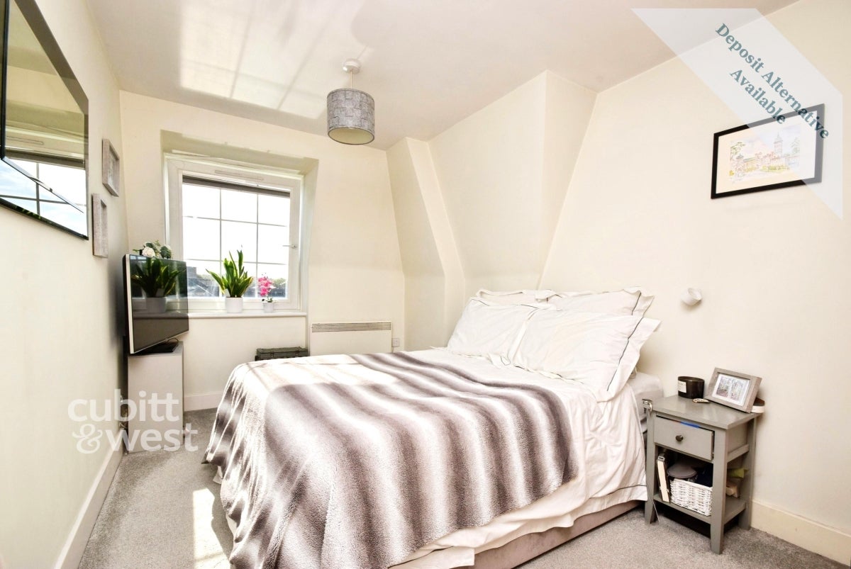 Flat Wheatcroft Court in Greater London