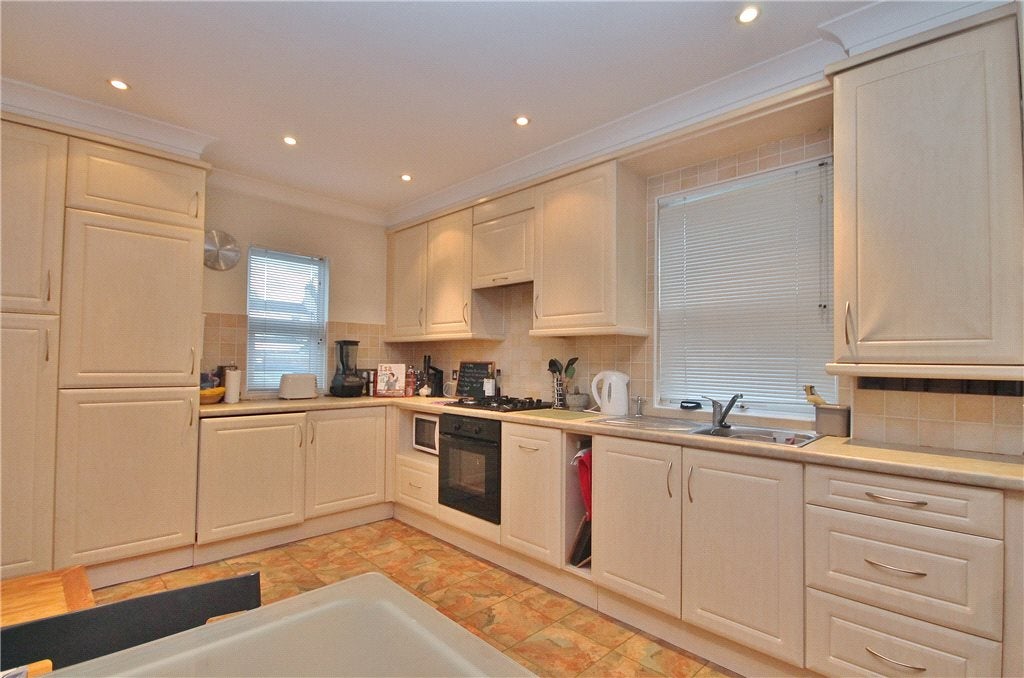 Flat Laleham Road in Borough of Spelthorne