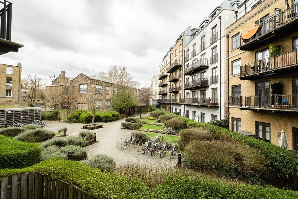 Flat Holloway Road in Greater London