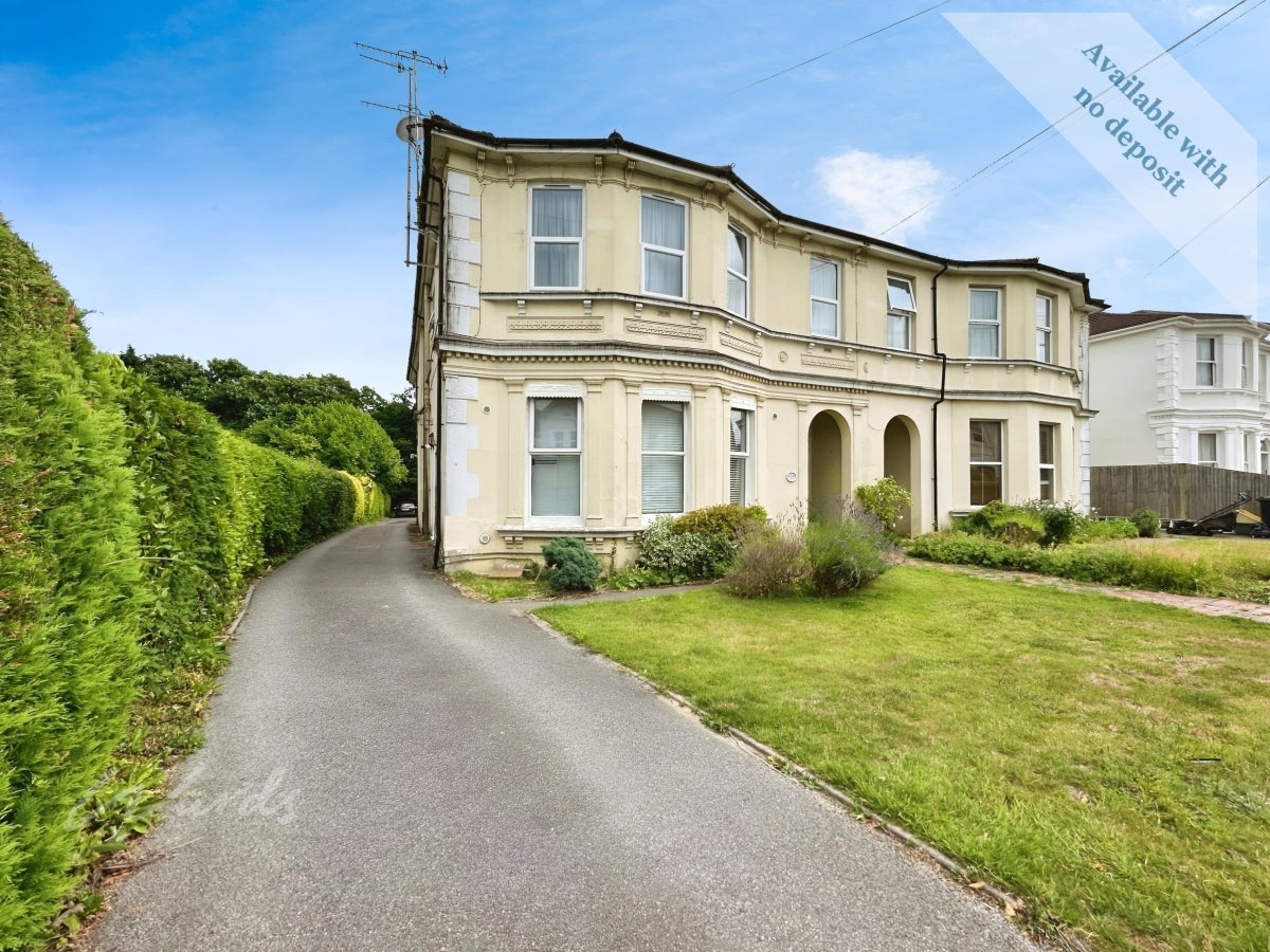 Room Upper Grosvenor Road in Tunbridge Wells