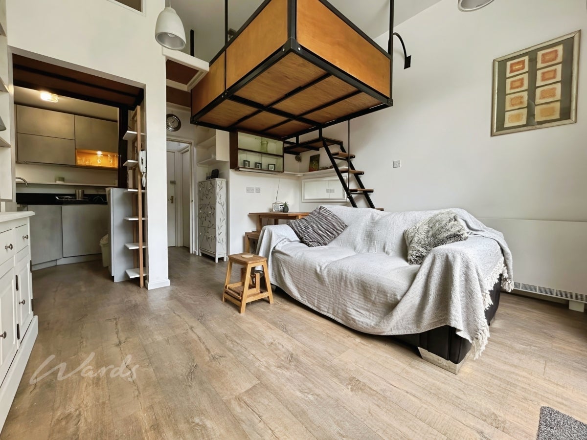 Room Upper Grosvenor Road in Tunbridge Wells