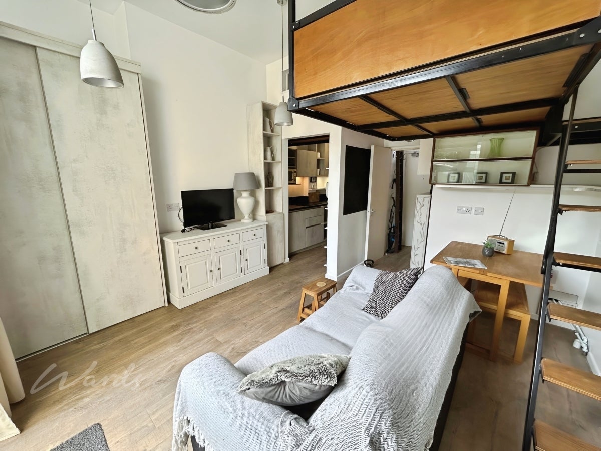 Room Upper Grosvenor Road in Tunbridge Wells