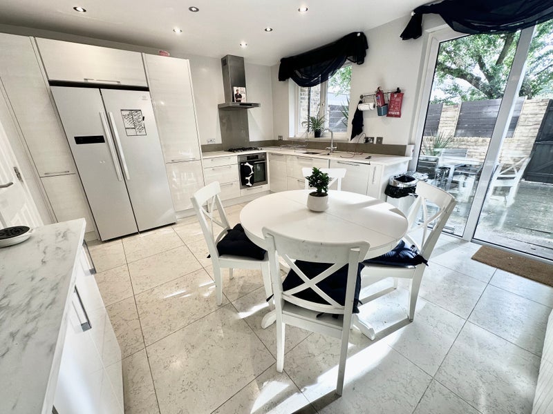 Room Tresham Crescent in City of Westminster