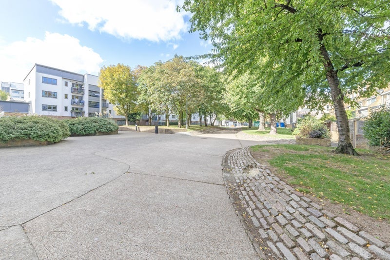 Room Tresham Crescent in City of Westminster