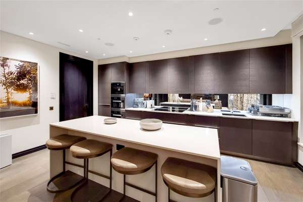 Flat Cheval Place in Greater London