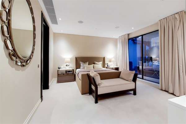 Flat Cheval Place in Greater London