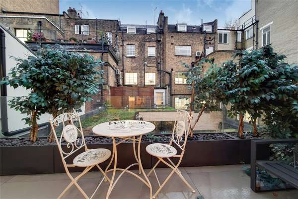 Flat Cheval Place in Greater London