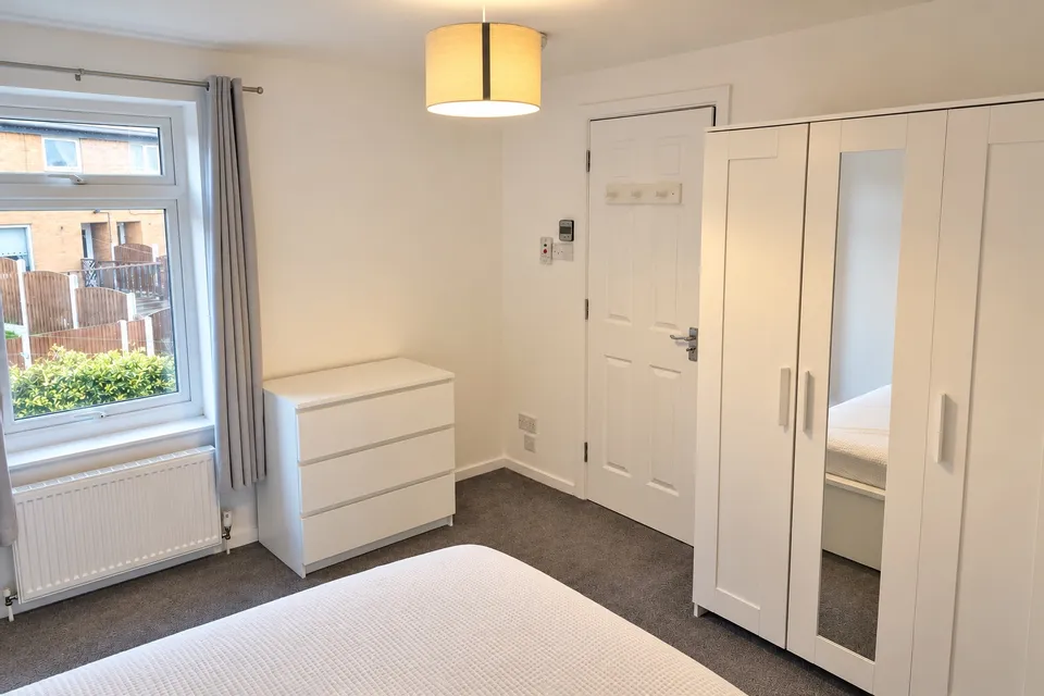 Room Holmsley Field Lane in Leeds