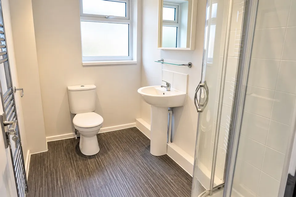 Room Holmsley Field Lane in Leeds