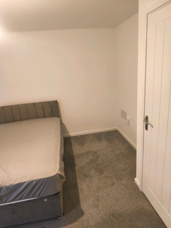 Room Gainsborough Avenue in Catbrain
