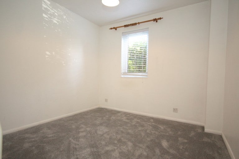 Flat Hurlford in Woking