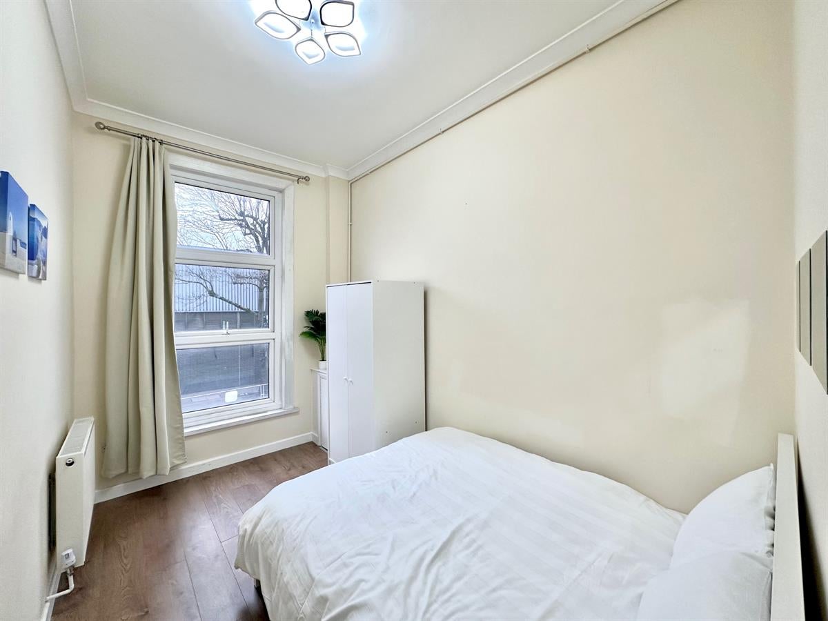 Flat Eversholt Street in Greater London