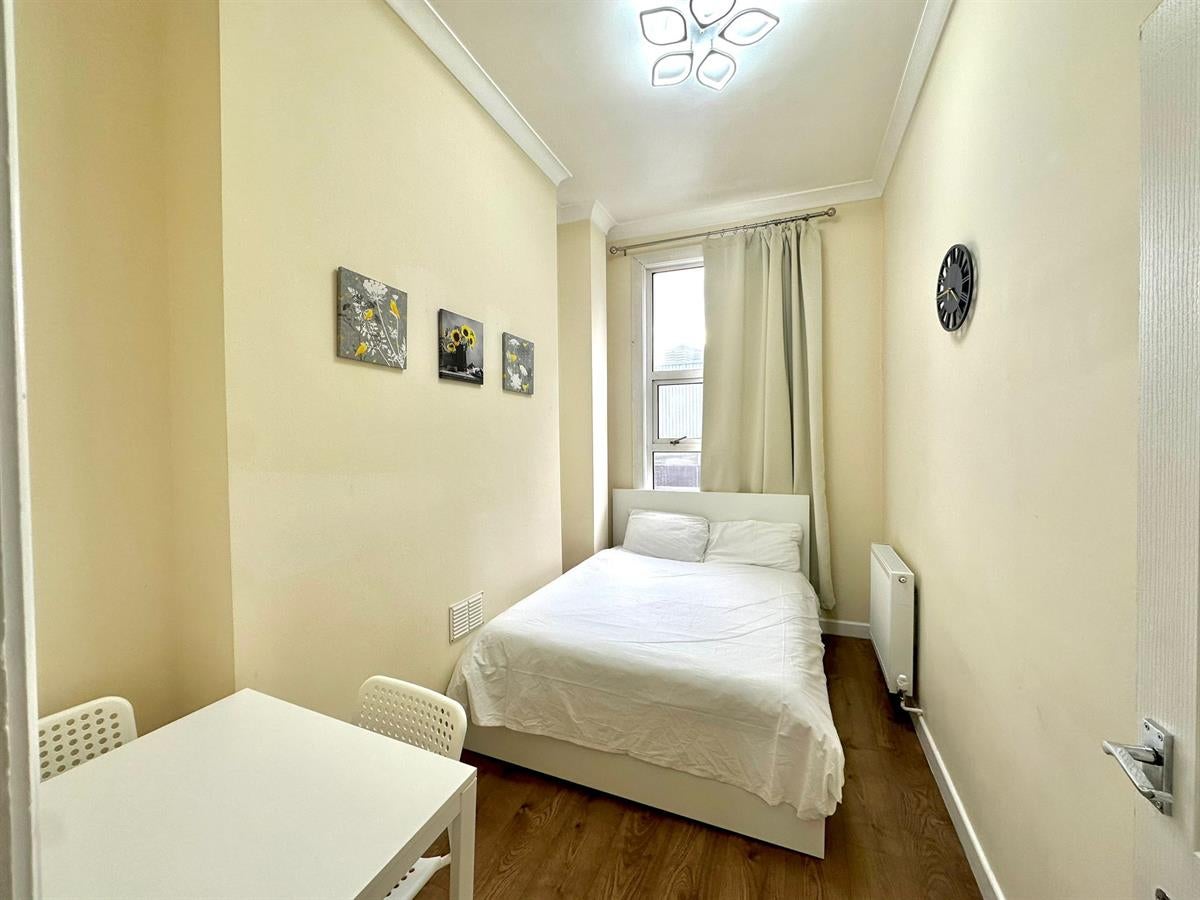 Flat Eversholt Street in Greater London