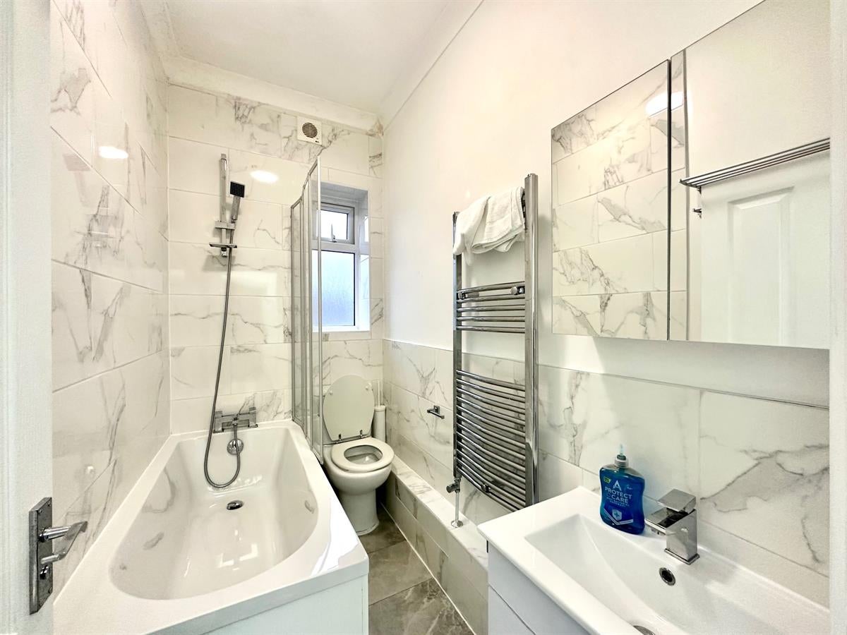 Flat Eversholt Street in Greater London