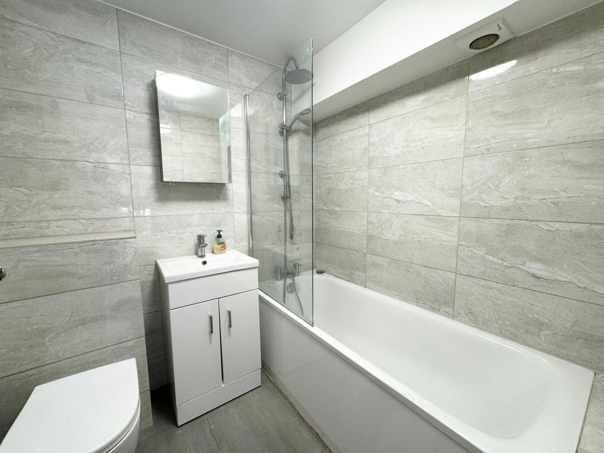 Flat Brecknock Road in Greater London