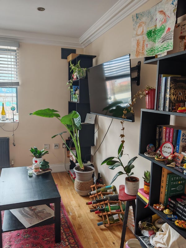 Room Markfield Road in Greater London
