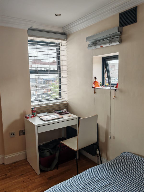 Room Markfield Road in Greater London