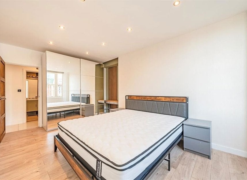 Flat Queensway in City of Westminster