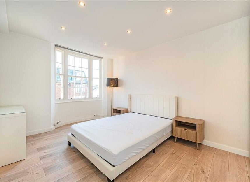 Flat Queensway in City of Westminster
