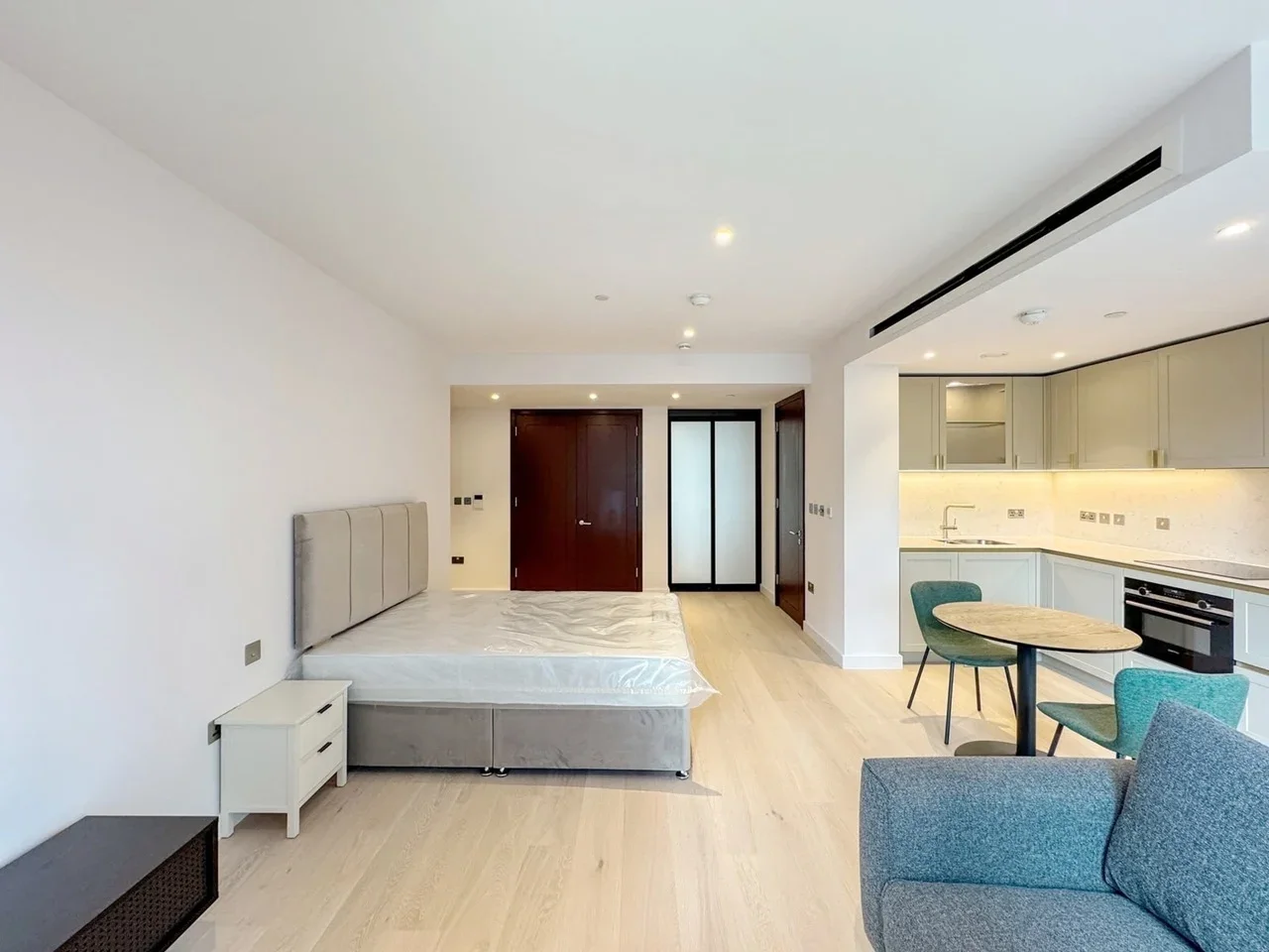 Flat Princess Louise Close in City of Westminster