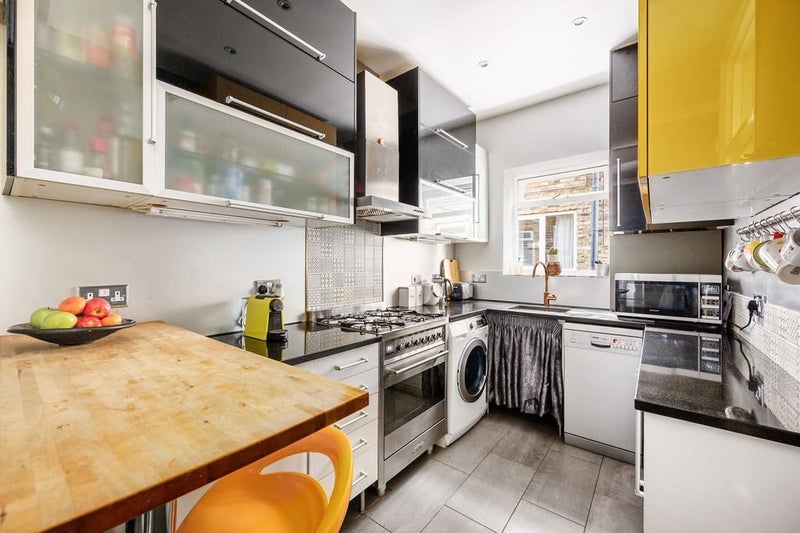 Room Hamilton Road in Greater London
