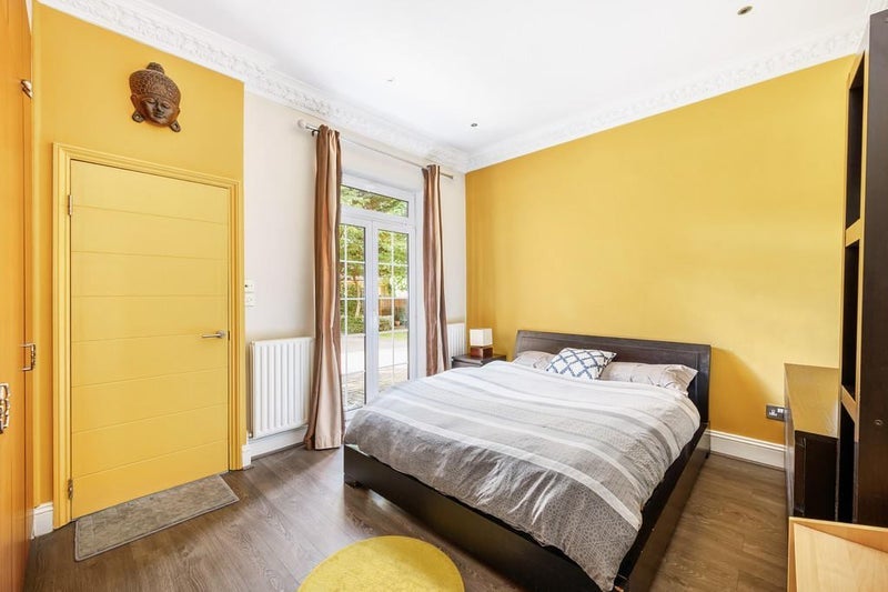Room Hamilton Road in Greater London