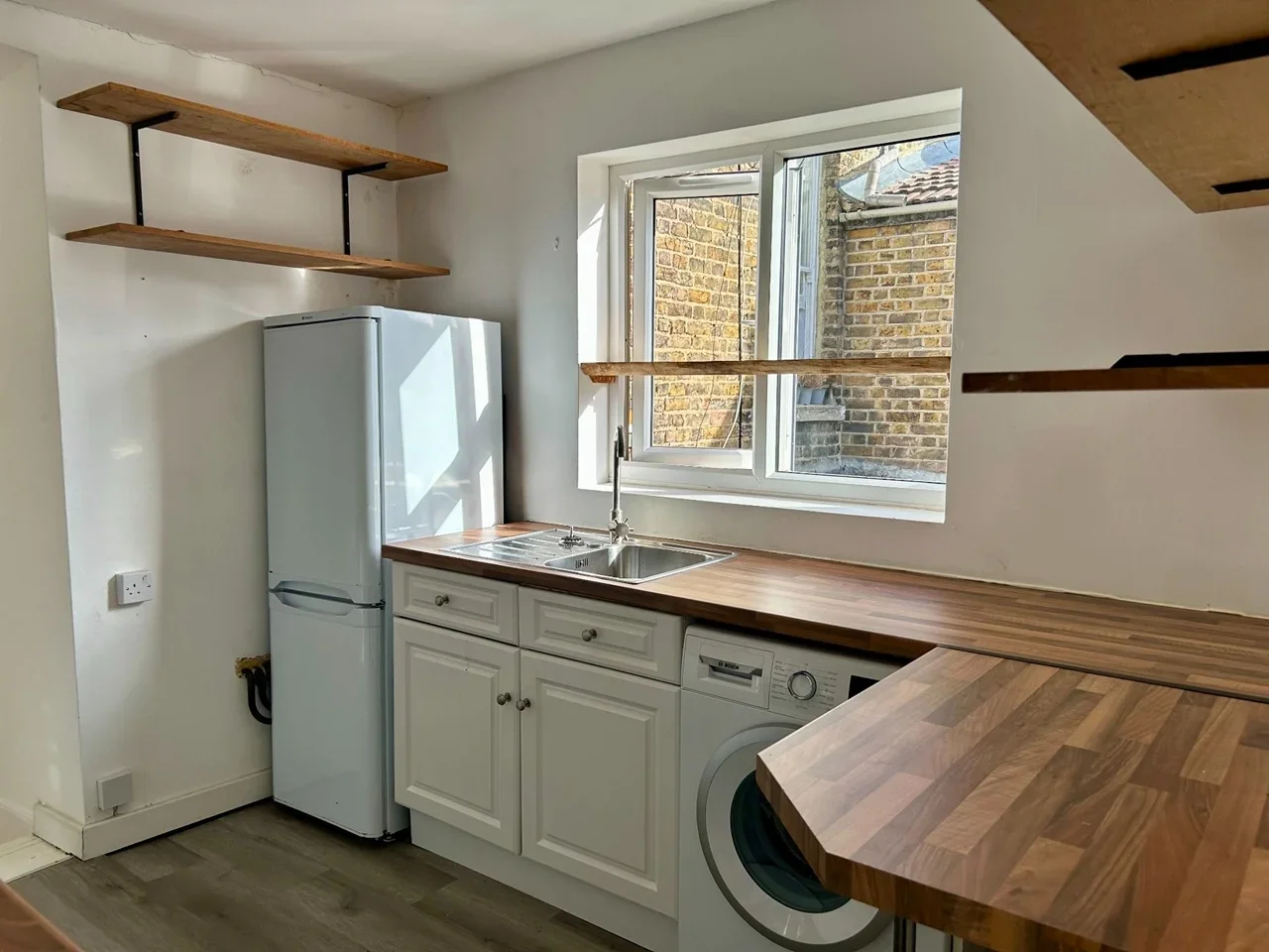 Flat Columbia Road in Greater London