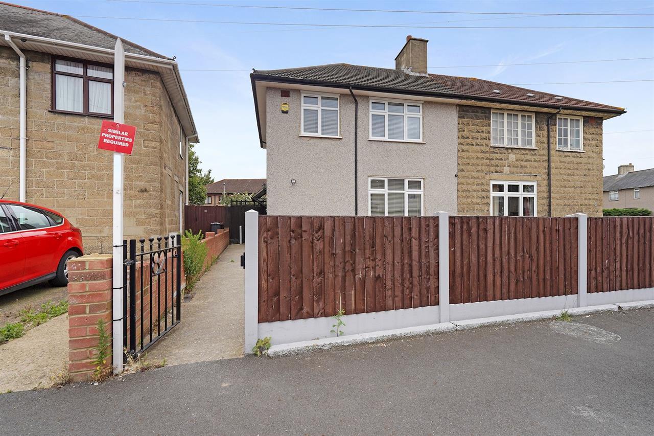House Fieldway in Greater London