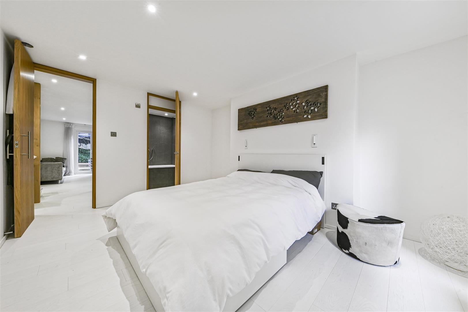 Flat Belsize Road in Greater London