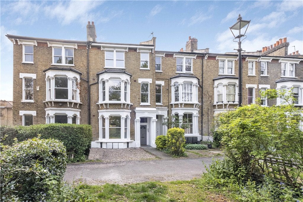 Flat Josephine Avenue in Greater London
