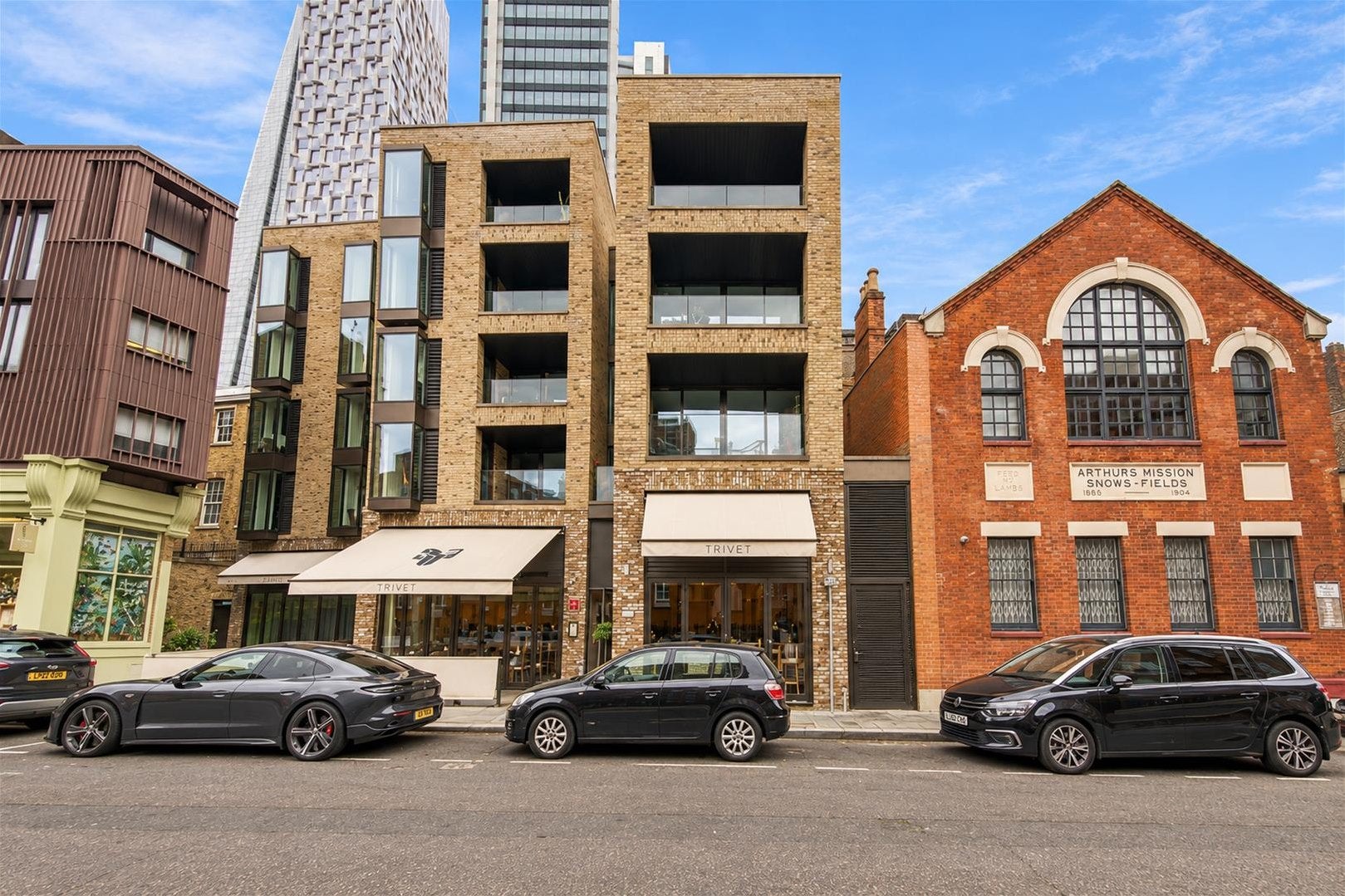 Flat Vinegar Yard in Greater London