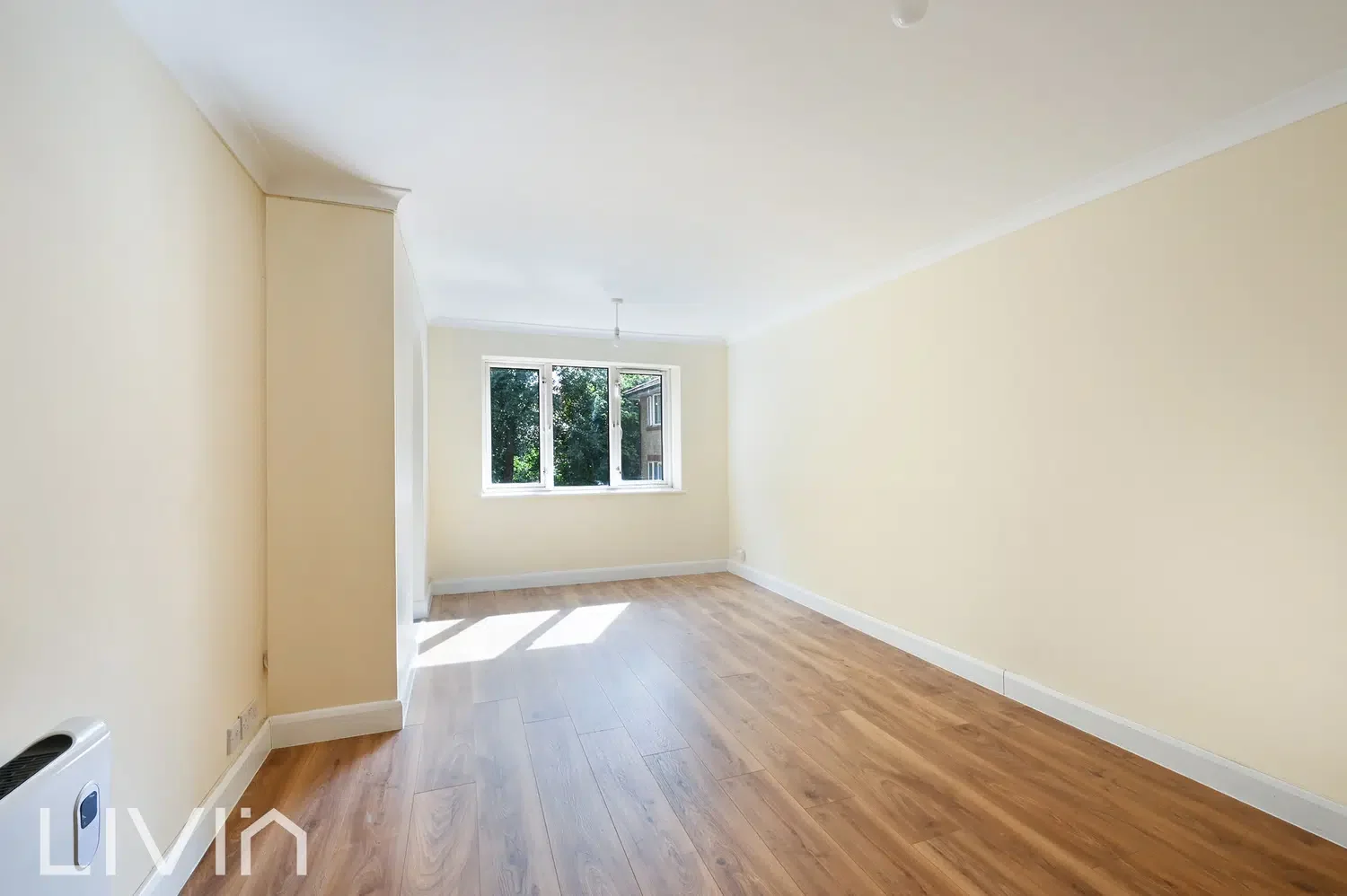 Flat Muggeridge Close in Greater London
