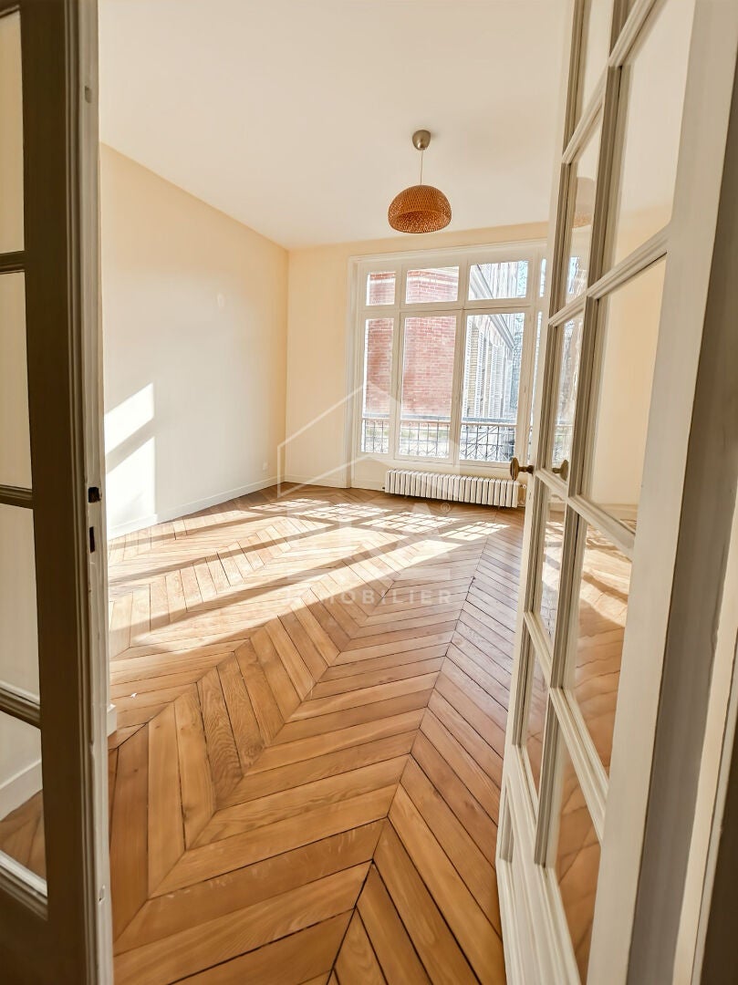 Flat Rue de Bellechasse in Paris