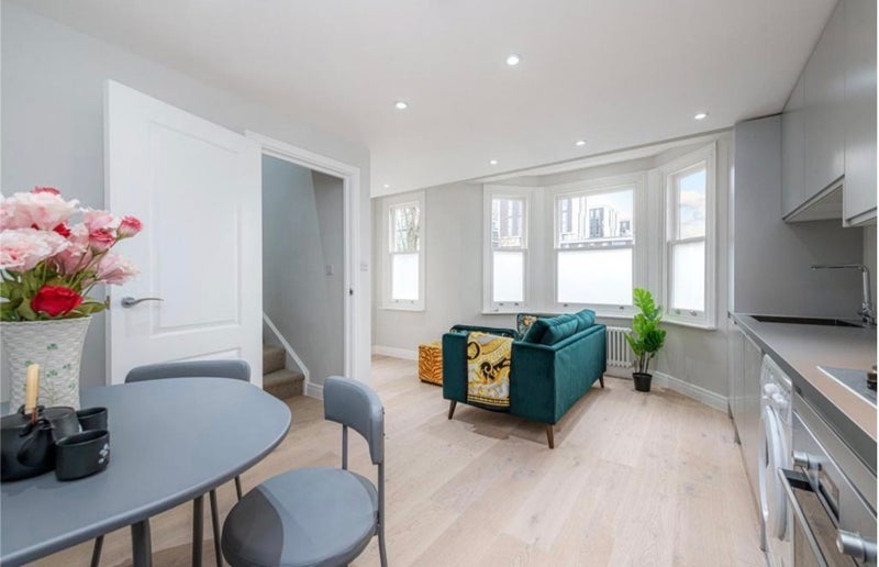 Room Latimer Road in Greater London